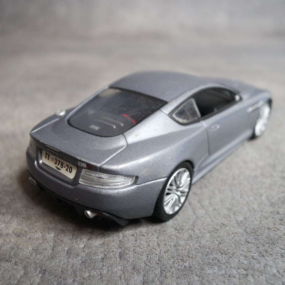 Detailed Die Cast Metal Scale 1:43 Aston Martin DBS