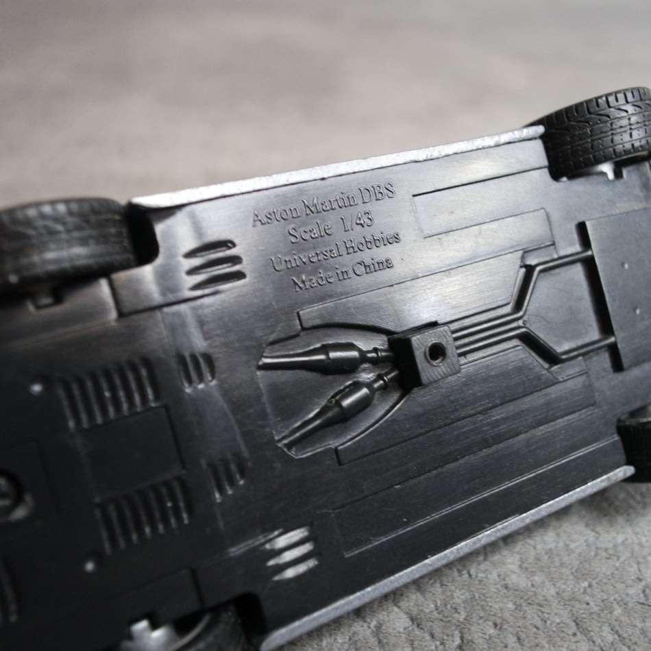 Detailed Die Cast Metal Scale 1:43 Aston Martin DBS