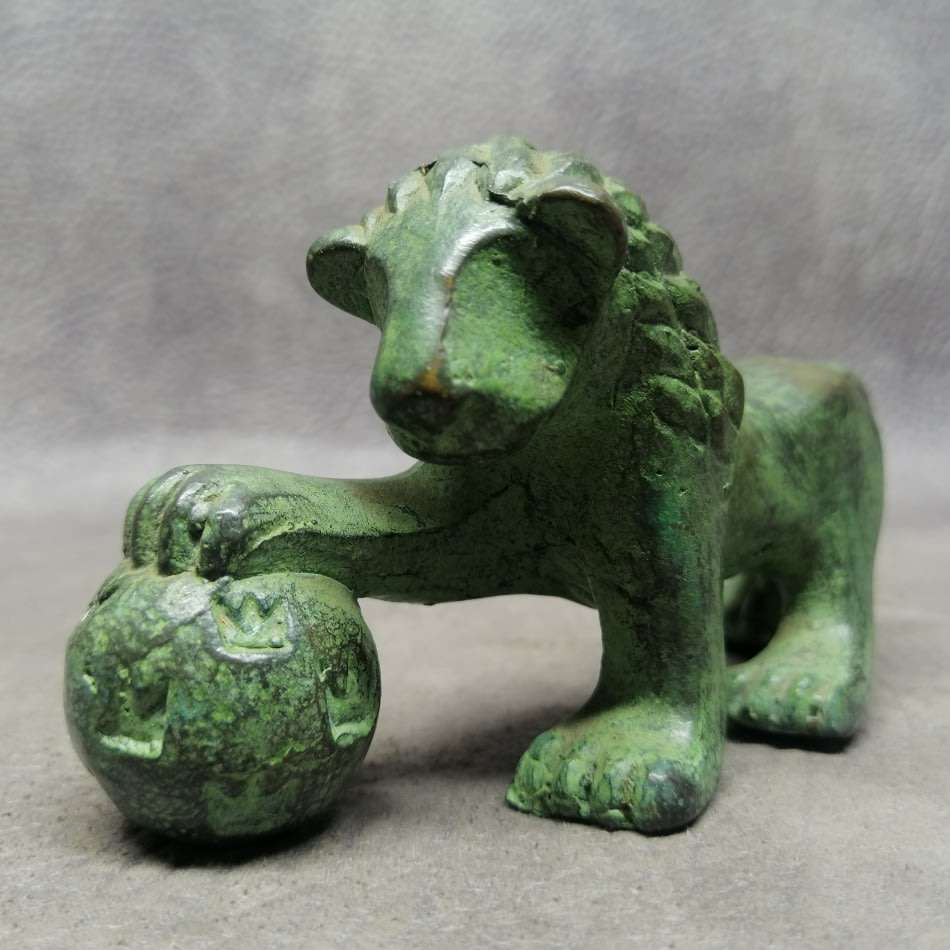 Cast Bronze Antique Lion Paperweight!!!