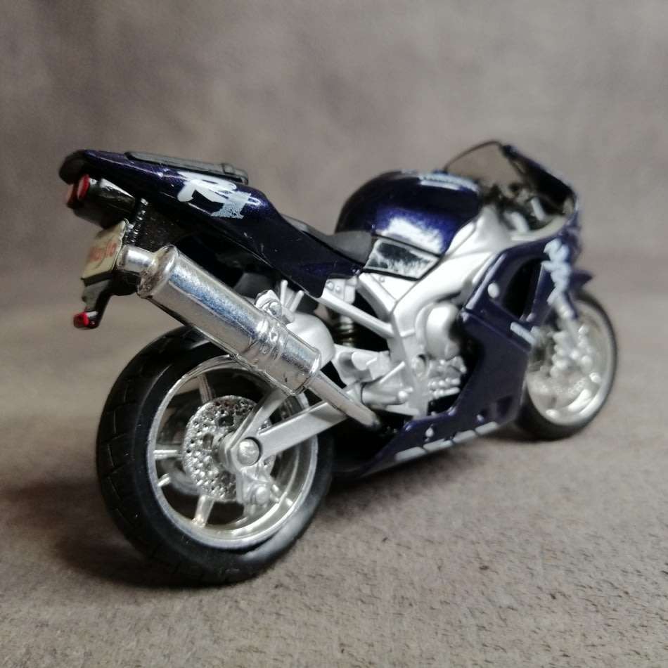 Yamaha Y2F Die Cast Model Motorcycle Scale 1:18