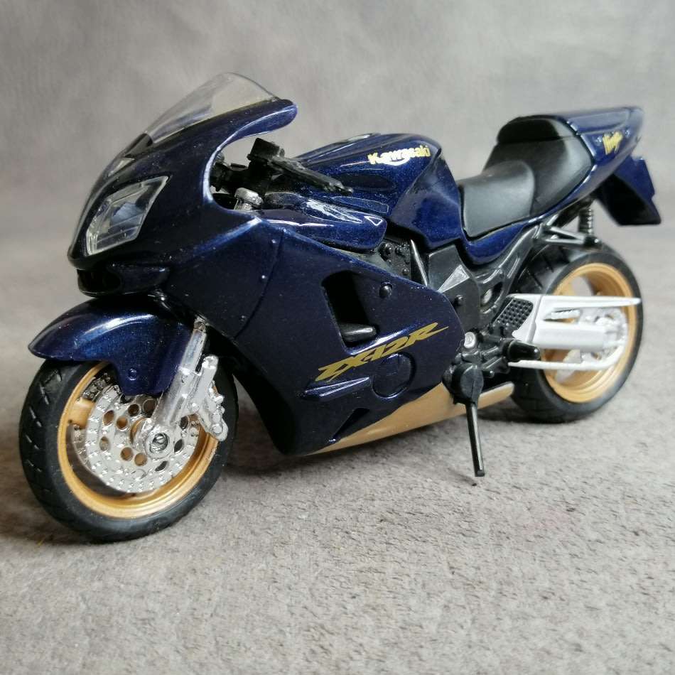 Kawasaki Ninja ZX-12R Die Cast Model Motorcycle Scale 1:18