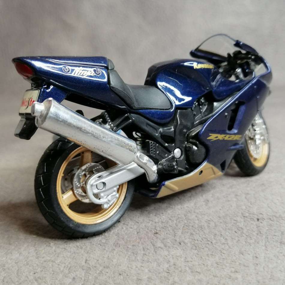 Kawasaki Ninja ZX-12R Die Cast Model Motorcycle Scale 1:18