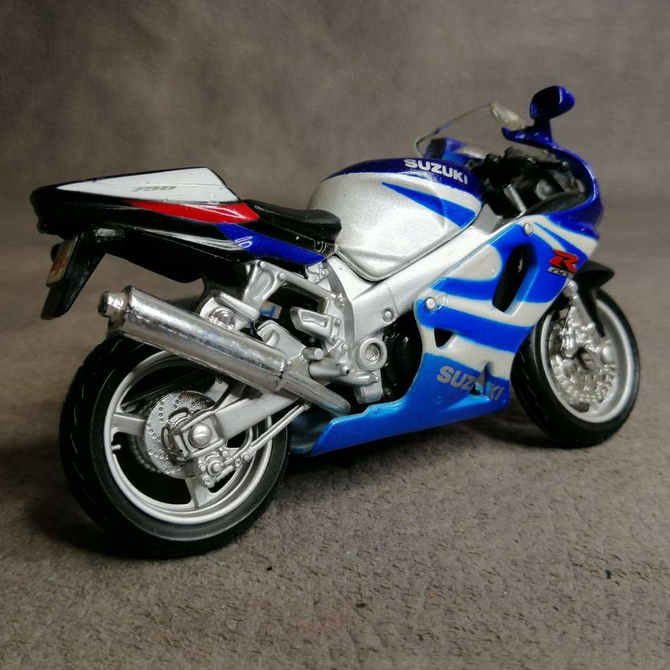Suzuki R GSX Die Cast Model Motorcycle Scale 1:18