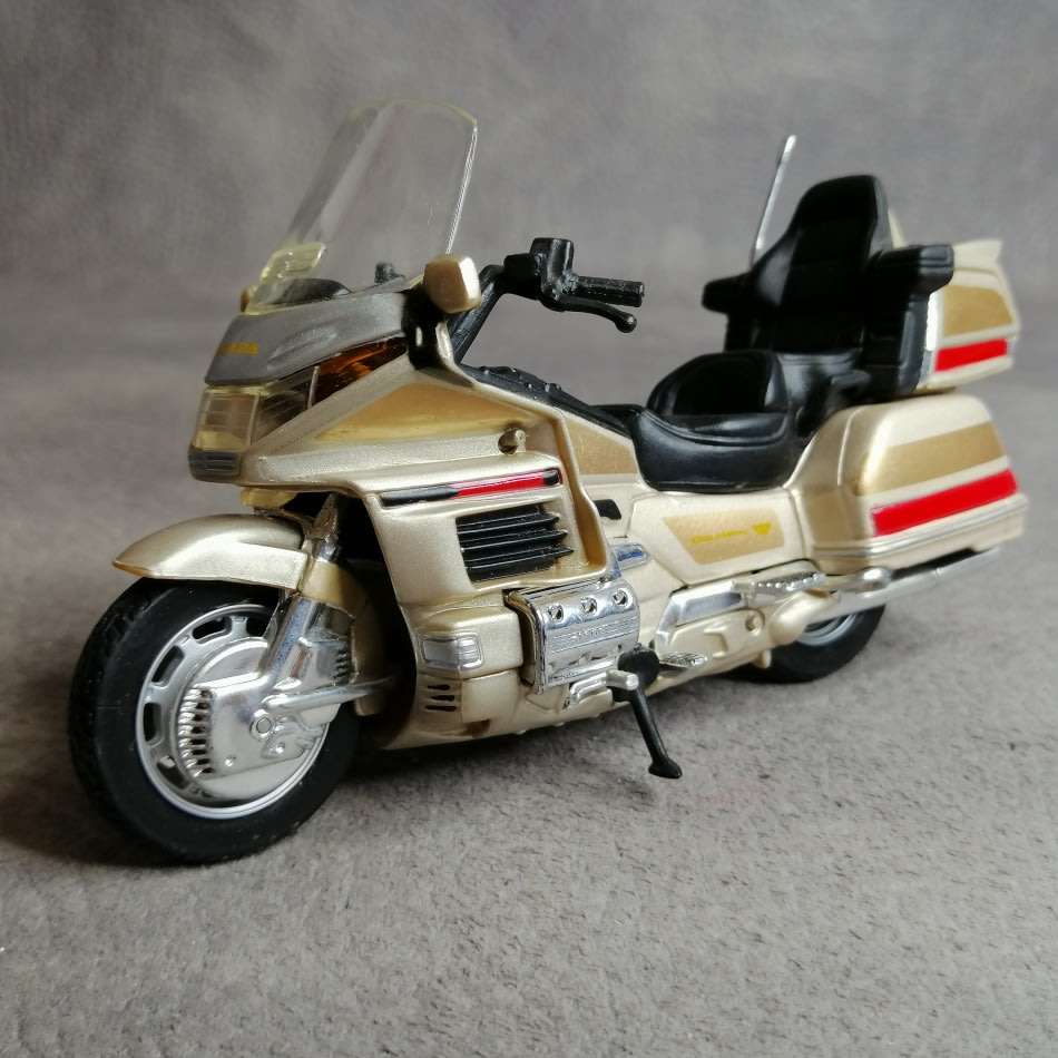 Honda Goldwing Die Cast Model Motorcycle Scale 1:18