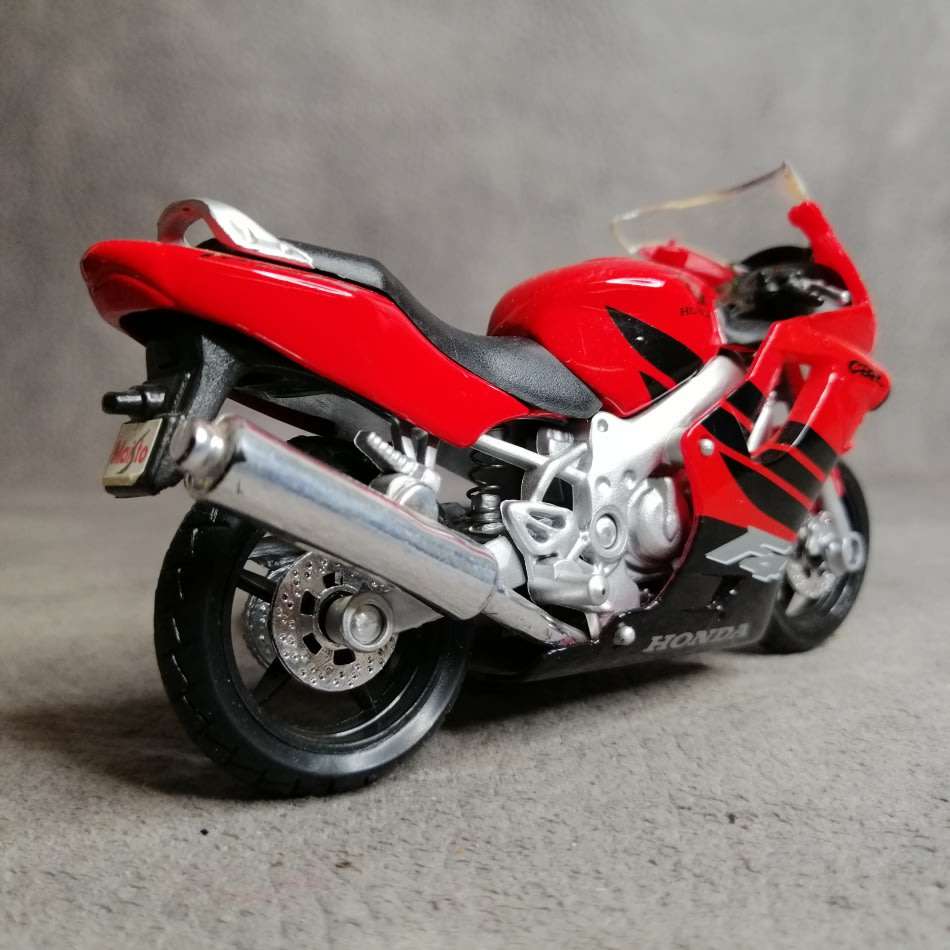 Honda CBR Die Cast Model Motorcycle Scale 1:18