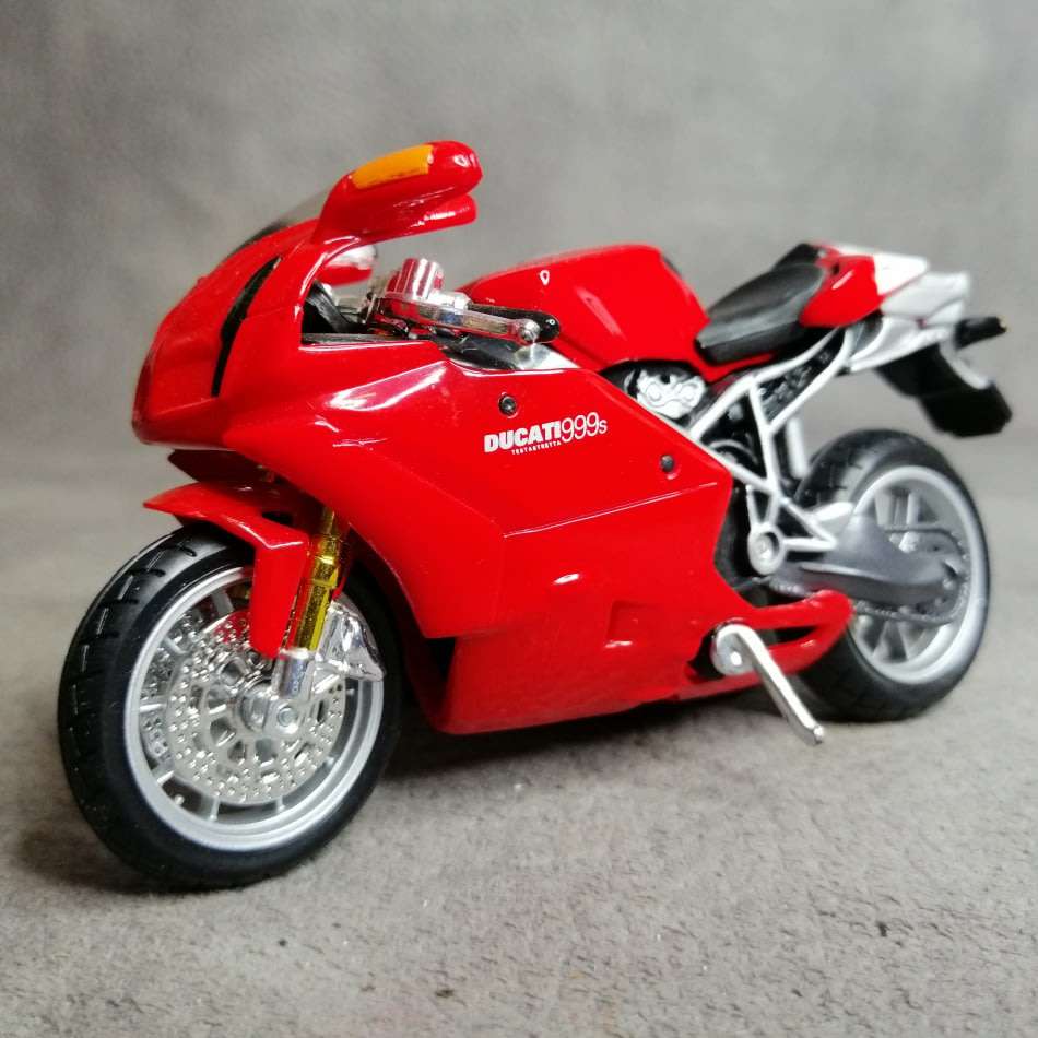 Ducati 999s Die Cast Model Motorcycle Scale 1:18