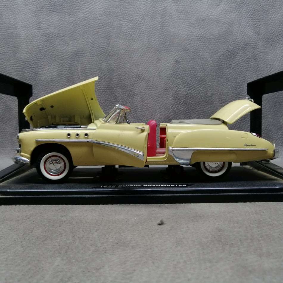 Fantastic!!! LARGE Scale 1:18 Die Cast Metal 1949 Buick Roadmaster!!!