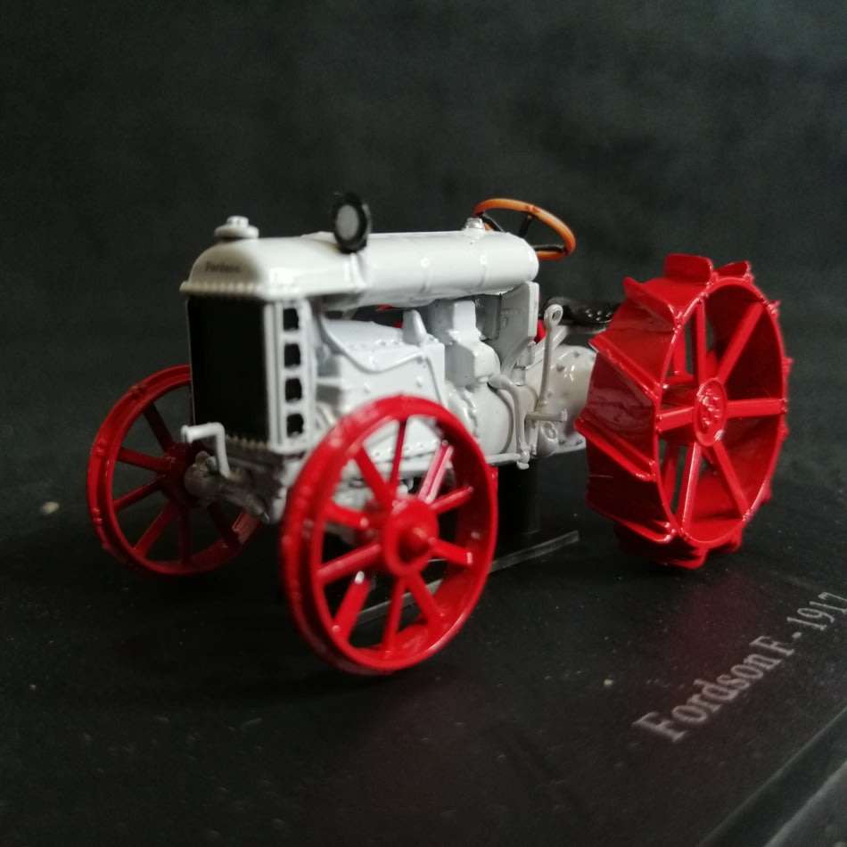 Detailed Die Cast Metal 1917 Fordson F Tractor !!!