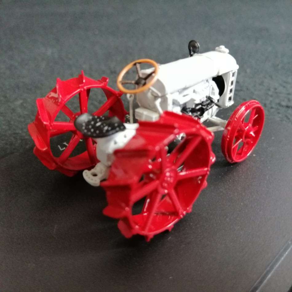 Detailed Die Cast Metal 1917 Fordson F Tractor !!!