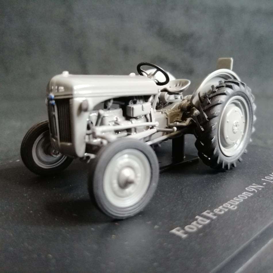 Detailed Die Cast Metal 1942 Ford Ferguson 9N Tractor !!!