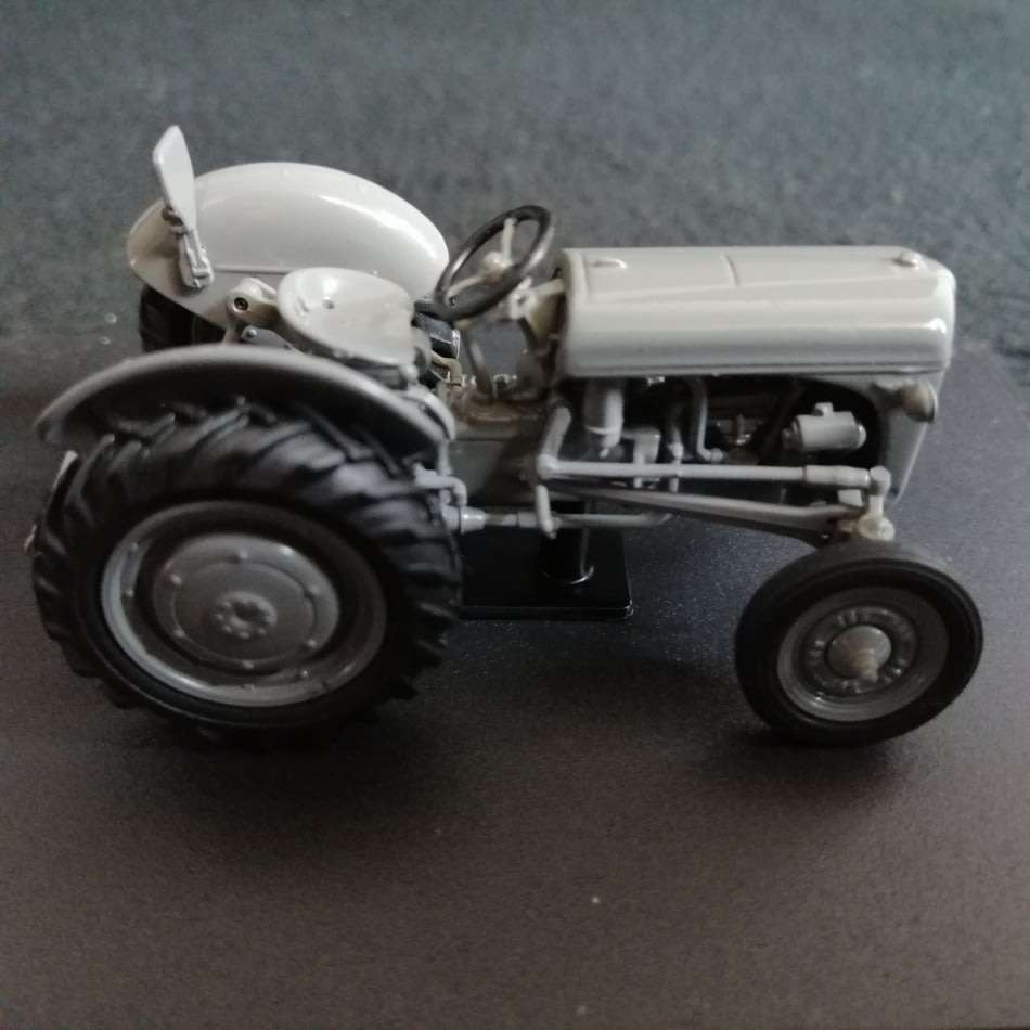 Detailed Die Cast Metal 1942 Ford Ferguson 9N Tractor !!!