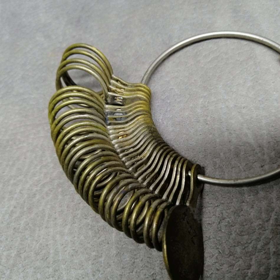 Vintage Metal Ring Measure Set!!!