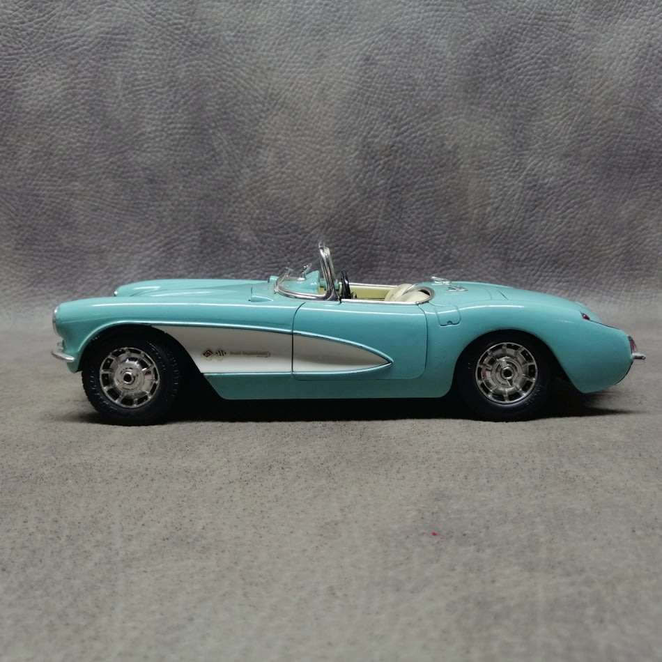 Original Bburago Scale 1:18 1957 Chevrolet Corvette !!!
