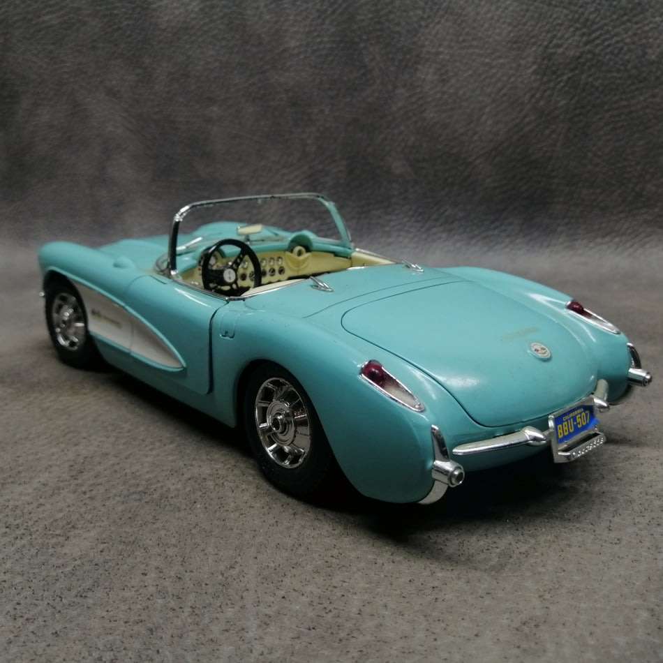 Original Bburago Scale 1:18 1957 Chevrolet Corvette !!!