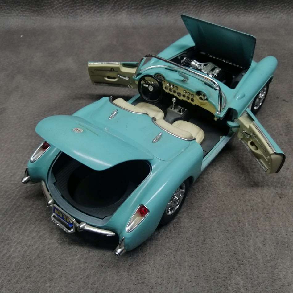 Original Bburago Scale 1:18 1957 Chevrolet Corvette !!!