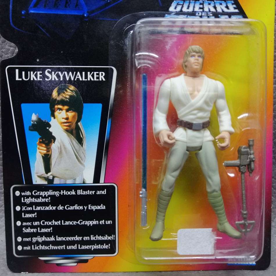 Original 1995 Vintage Carded Star Wars Luke Skywalker Figurine !!!