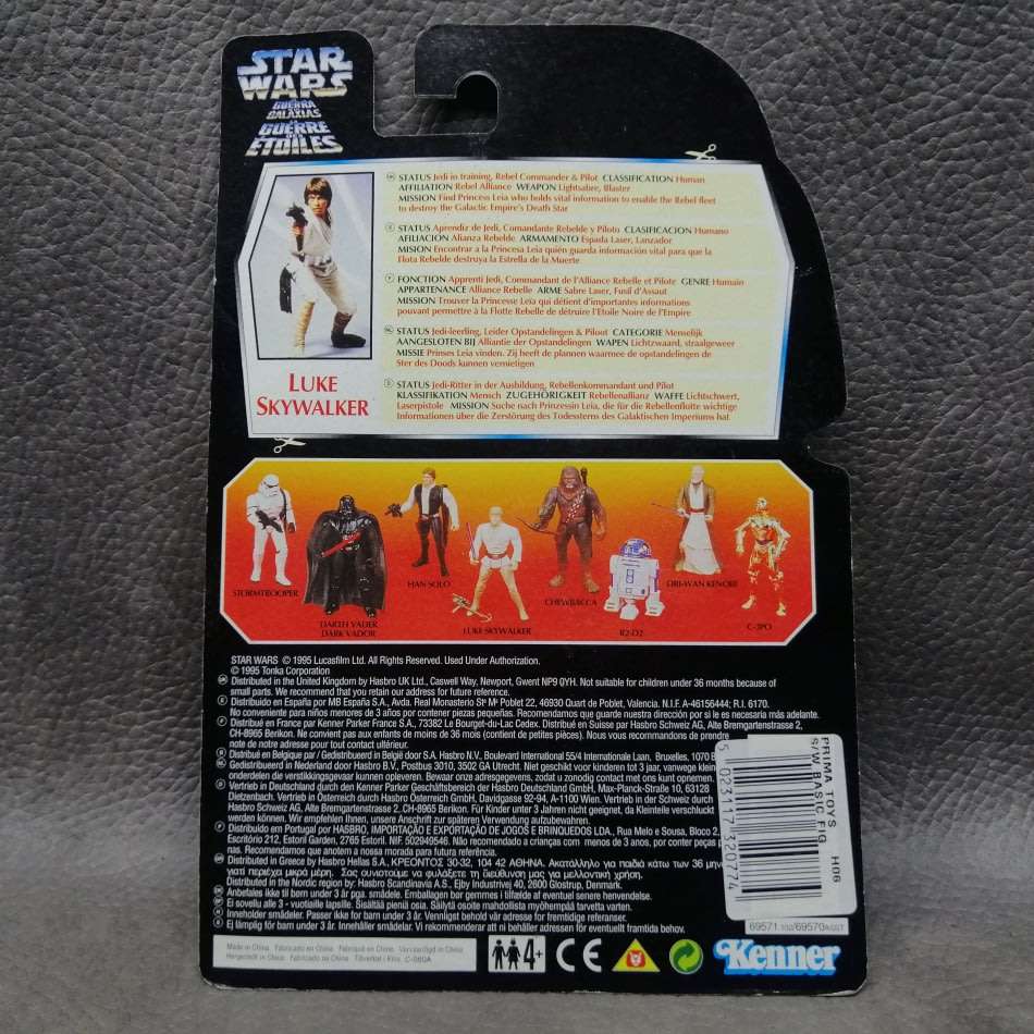 Original 1995 Vintage Carded Star Wars Luke Skywalker Figurine !!!