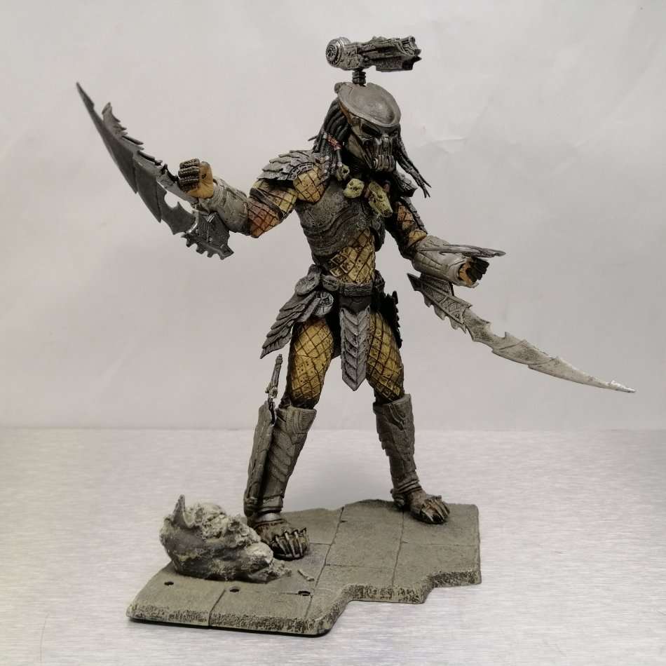 FANTASTIC!!! Highly Detailed Original Predator Figurine (230mm) Figure 1