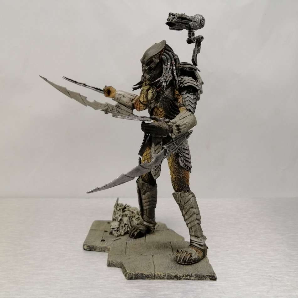 FANTASTIC!!! Highly Detailed Original Predator Figurine (230mm) Figure 1