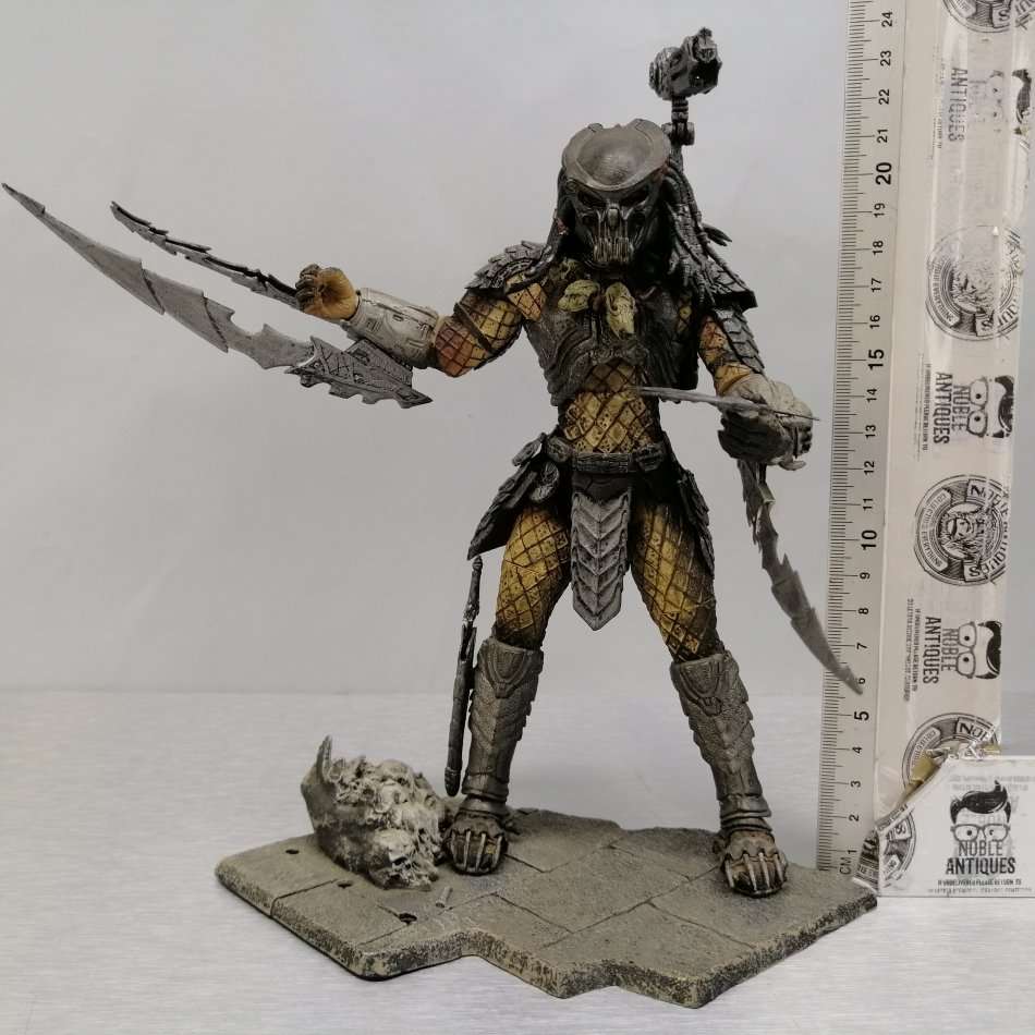 FANTASTIC!!! Highly Detailed Original Predator Figurine (230mm) Figure 1