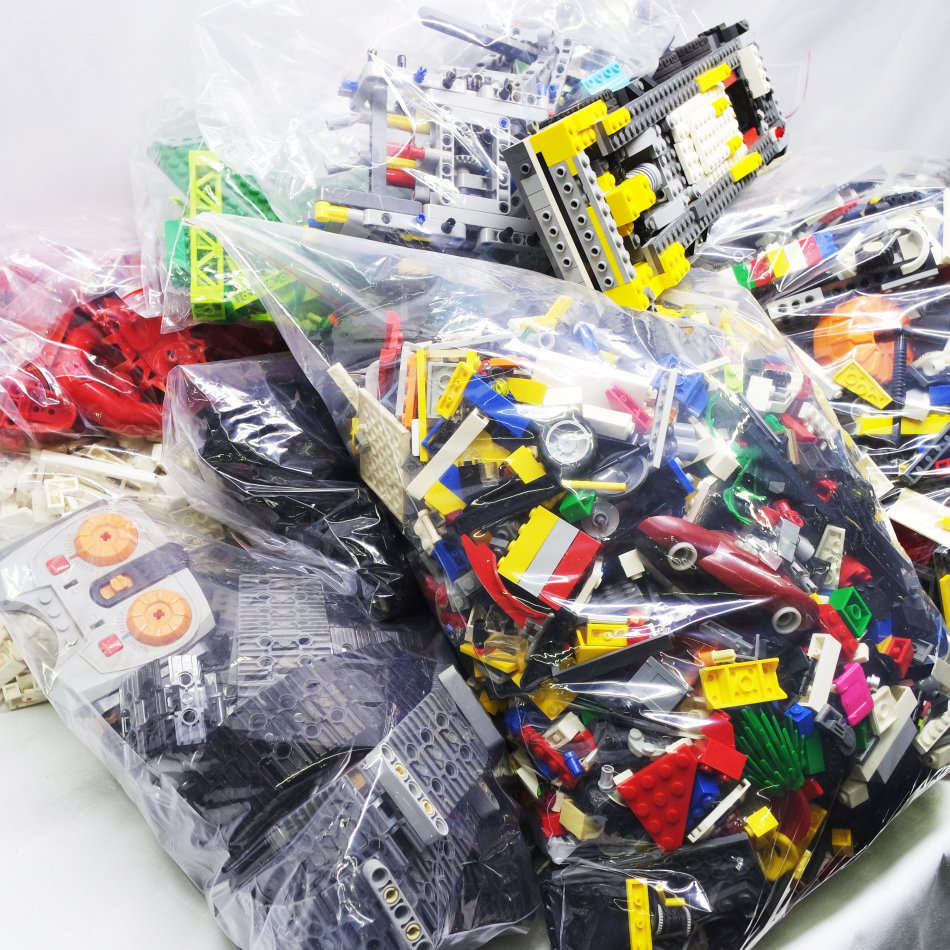 COLLOSAL!!! Over 16kg of Original Lego!!! Bid For All!!!