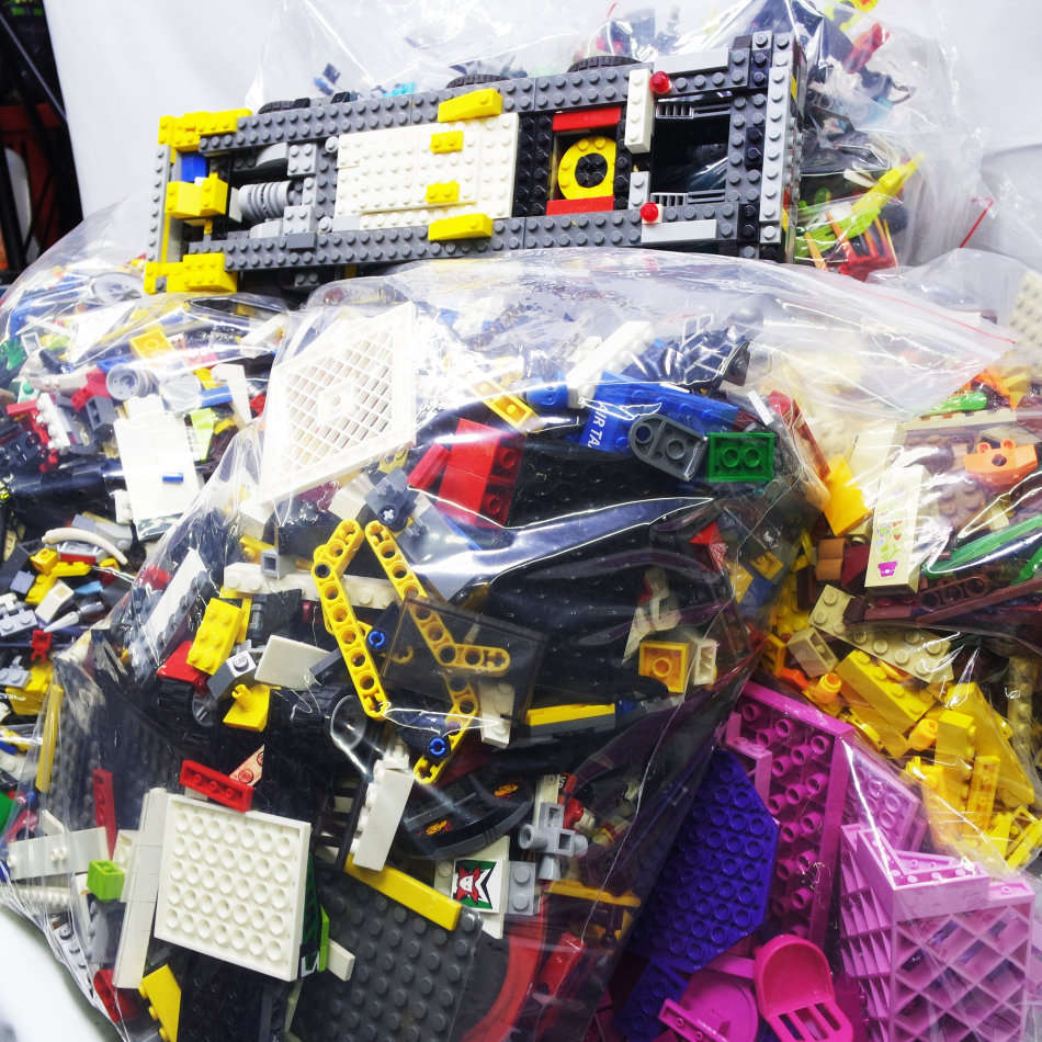 COLLOSAL!!! Over 16kg of Original Lego!!! Bid For All!!!