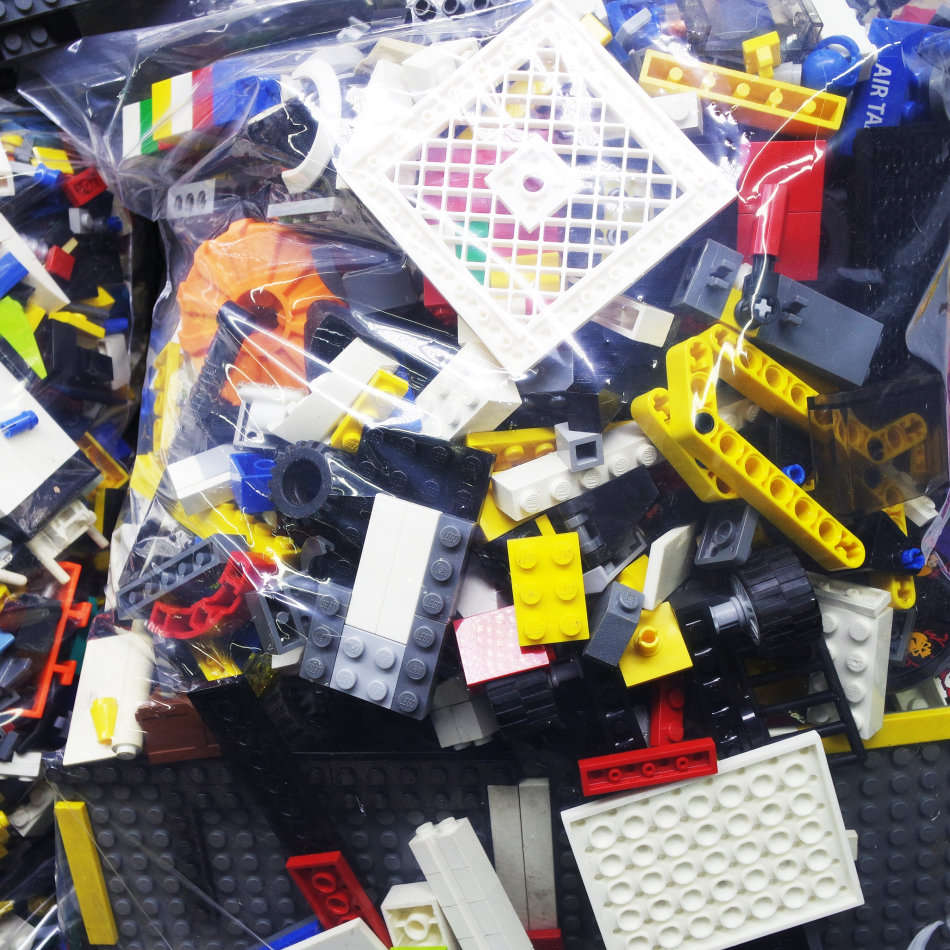 COLLOSAL!!! Over 16kg of Original Lego!!! Bid For All!!!