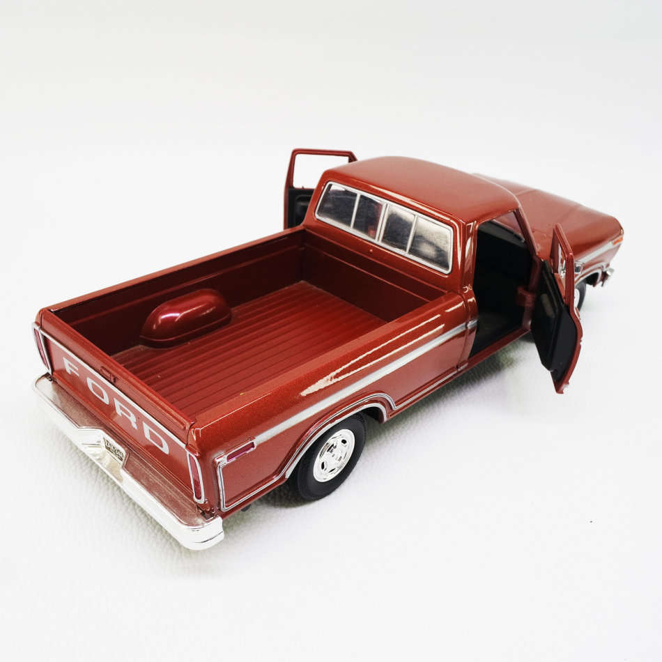 Original Die Cast Metal 1979 Ford F150 Custom Scale 1:24!!!