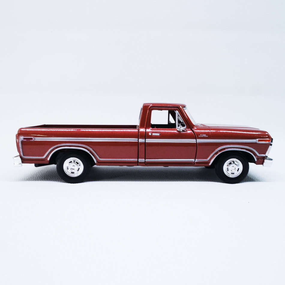 Original Die Cast Metal 1979 Ford F150 Custom Scale 1:24!!!