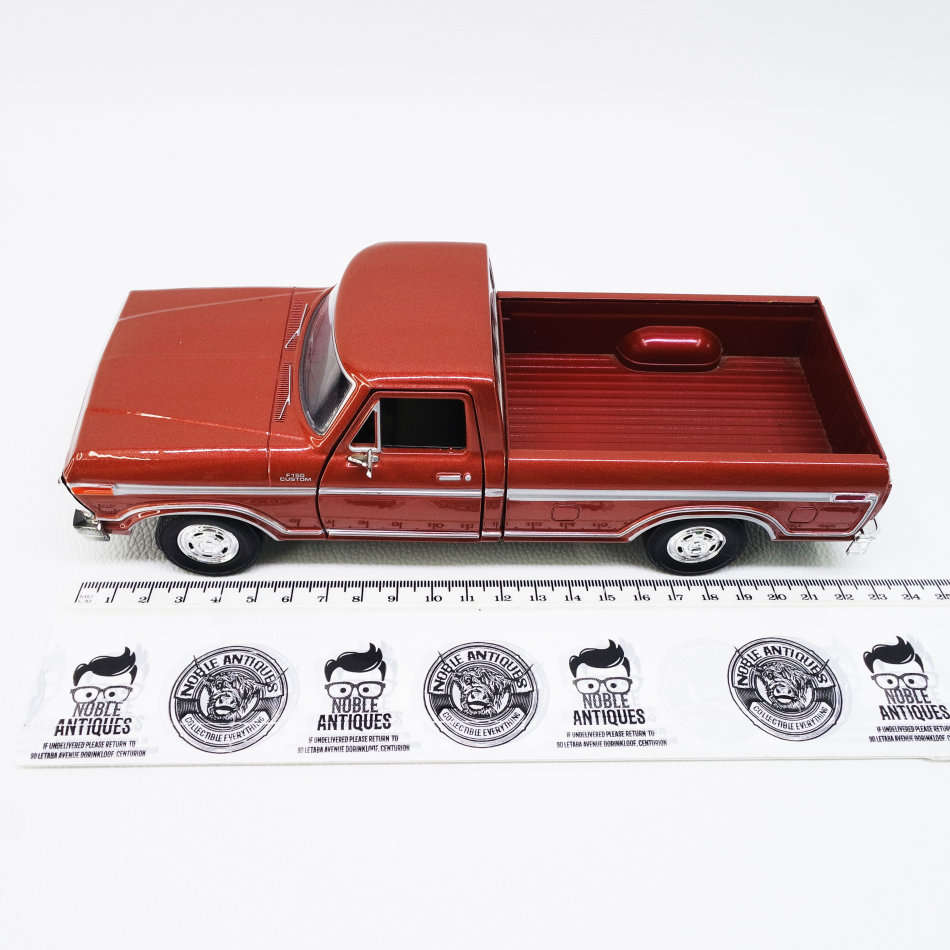 Original Die Cast Metal 1979 Ford F150 Custom Scale 1:24!!!