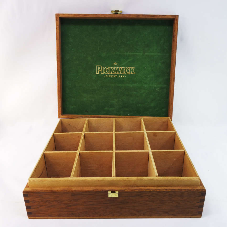 Original Pickwick Wood Box with Dividers Tea Caddy !!!
