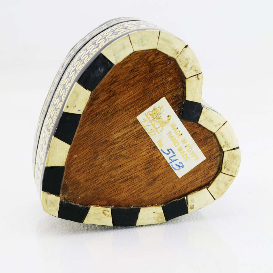 Fantastic!!! Highly Detailed Bone and Mother of Pearl Inlay Hart Shaped Trinket Box!!!
