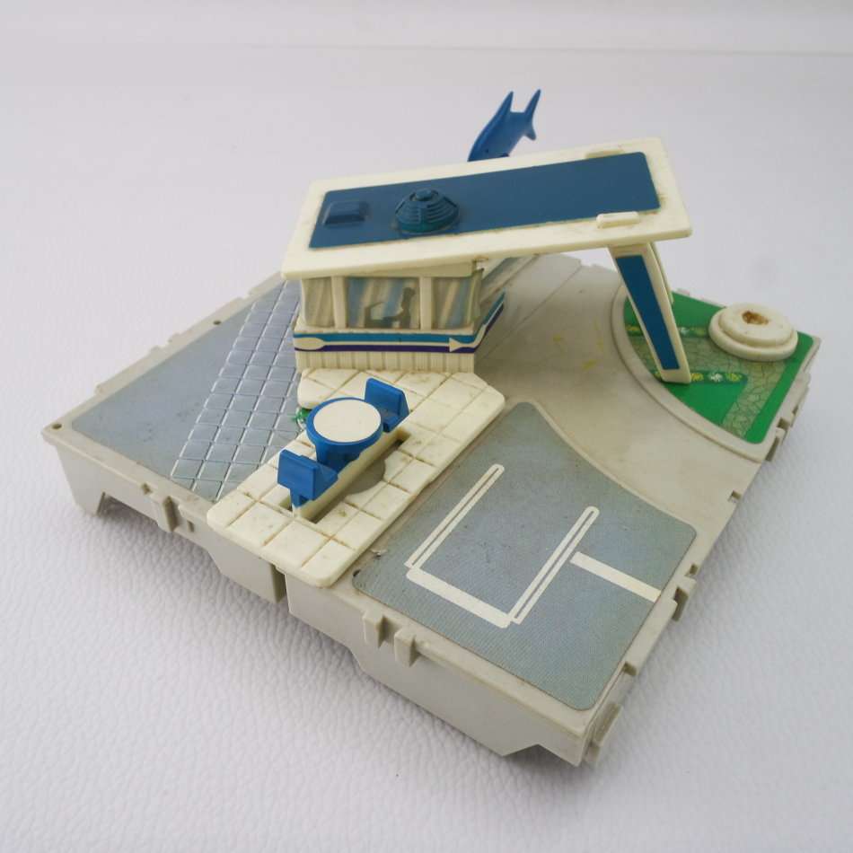Original 1980's Micromachines Travel City Fold Up Fish Shop Play Set!!!