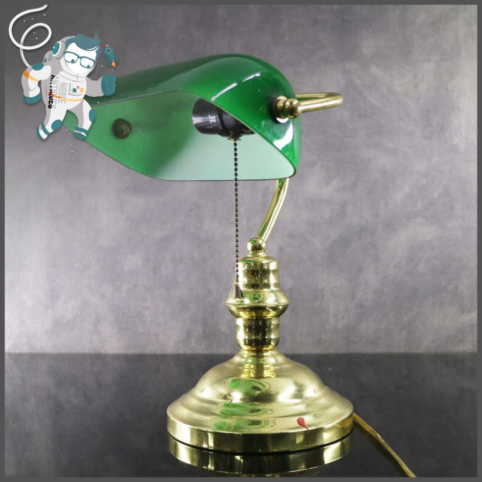 Fantastic!!! Original Vintage Brass and Green Glass Working Bankers Lamp!!!