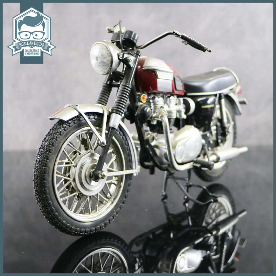 LARGE Highly Detailed Die Cast Triumph Bonneville Scale 1:10 Motorcycle!!! 35cm!!!