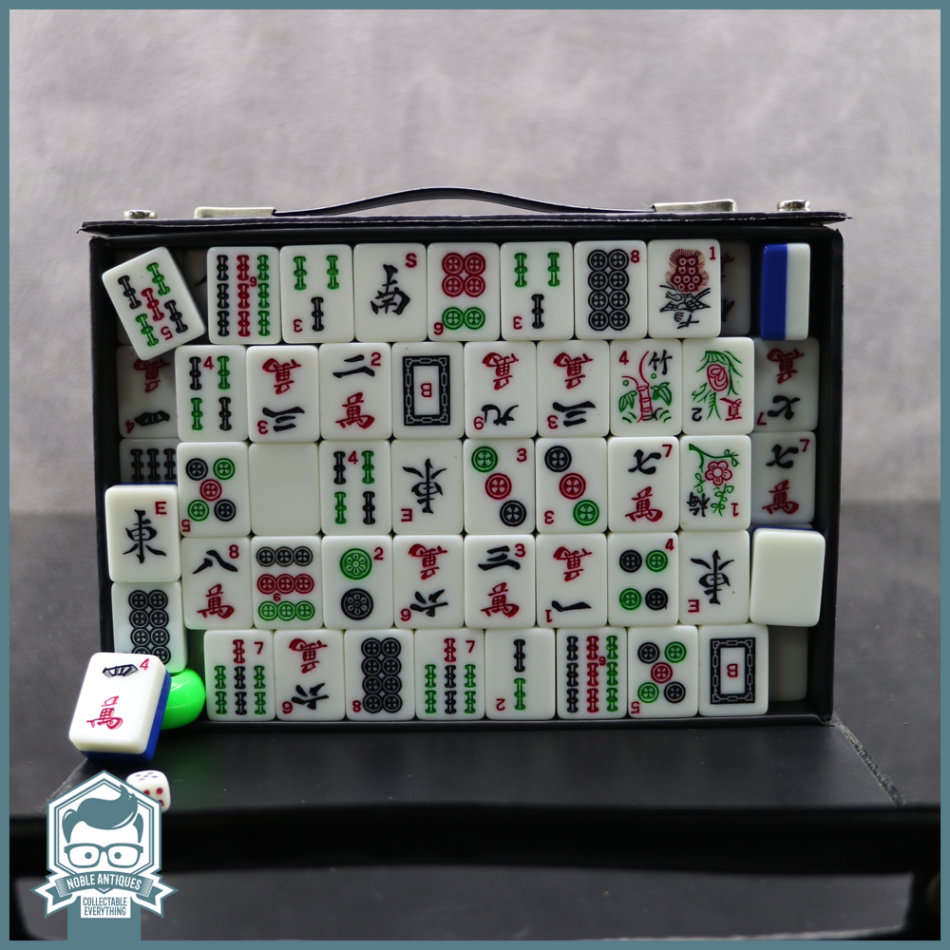 Complete Vintage Cased Mah Jong Game!!!