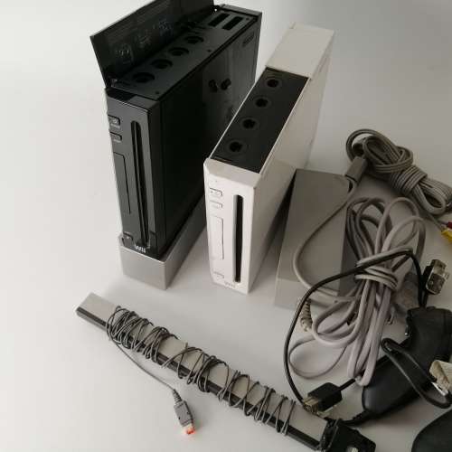 Nintendo Wii Black and White Combo, Not Tested, Bid For All!!!