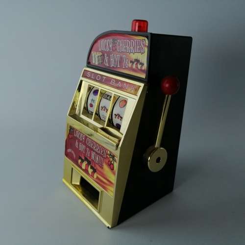 Novelty Battery Operated Desktop Gambling Machine!!!