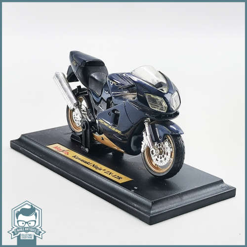 Detailed Die Cast Kawasaki Ninja ZX12R Scale 1:18!!!