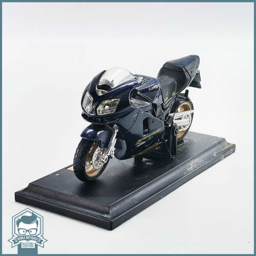 Detailed Die Cast Kawasaki Ninja ZX12R Scale 1:18!!!