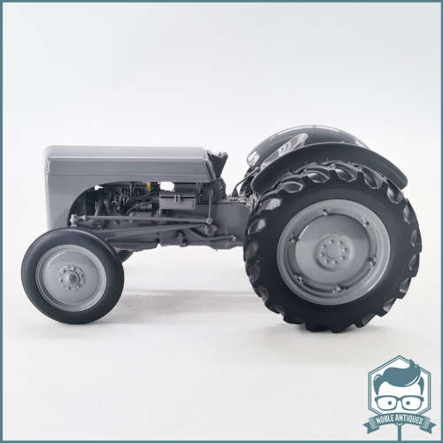 Large Die Cast Metal Ferguson TF-20 Scale 1:16 Tractor!!!