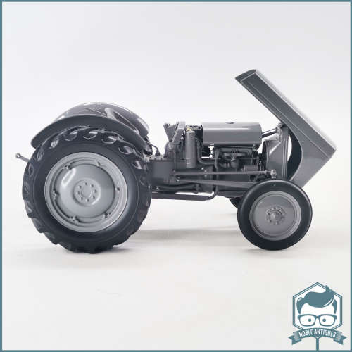Large Die Cast Metal Ferguson TF-20 Scale 1:16 Tractor!!!