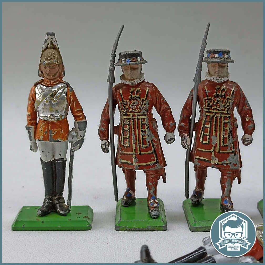 Vintage 1973 Britains Lead Tower London Buckingham Palace Royal Guards!!!