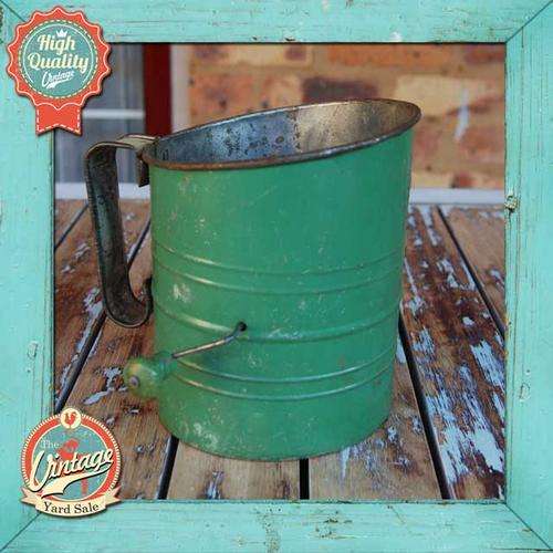 Vintage Tin Measure (Green)