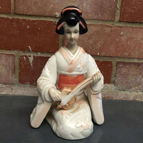 Oriental Porcelain Sitting Gheisha Figure (190mm x 130mm)