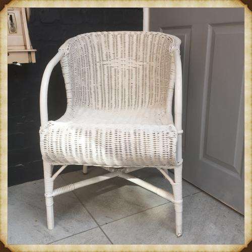 White Wicker Bucket Chair - Good condition (ideal for baby rooms and modern spaces)