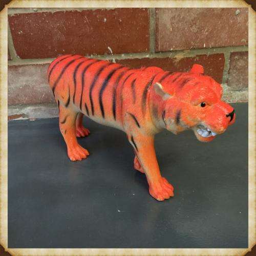 Large Vintage Hard Plastic Tiger (+-280 x 200)