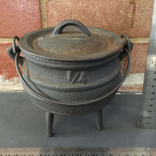 Small Cast Iron Quarter Poitjie