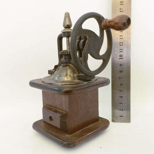 VINTAGE COFFEE/PEPPER GRINDER (WORKING)