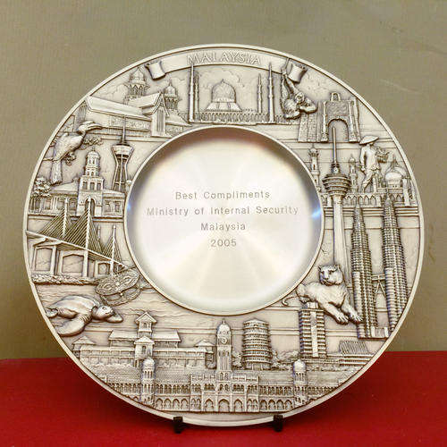 Ronnie Kasril Minister of Defence Malaysian Solid Pewter Defence Award (Private Collection)